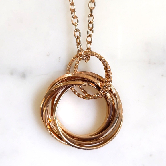 NWOT. Double Strand Gold Tone Multi Circles Pendant Chain Necklace. - Picture 2 of 3